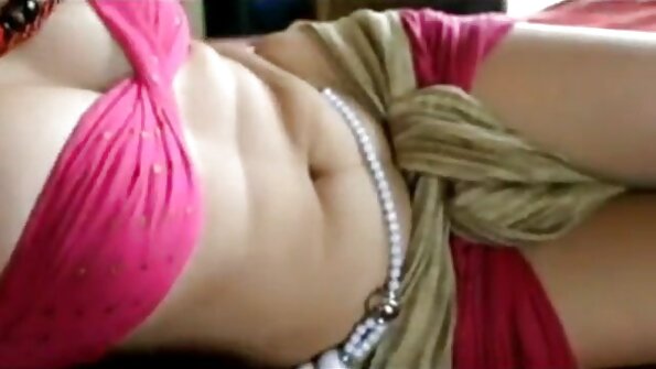 عزیزم با ظاهر زیبا Aali دانلود فیلم سکس با مادر Kali یک دیک بزرگ می گیرد